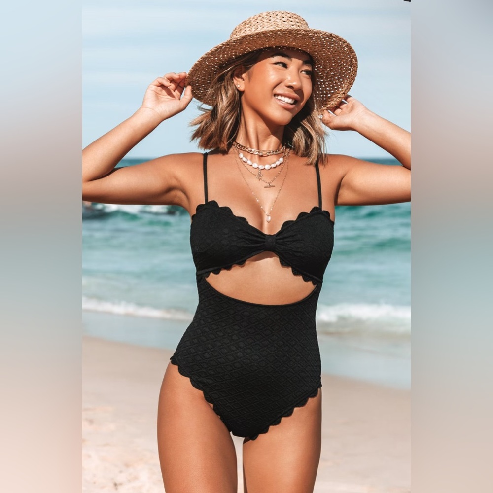 ☀️NWT Cupshe Knotted Scalloped one piece swimsuit